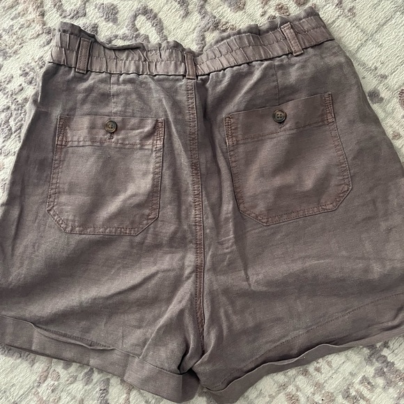 Gap linen blend high waist shorts size 8. - Picture 4 of 5